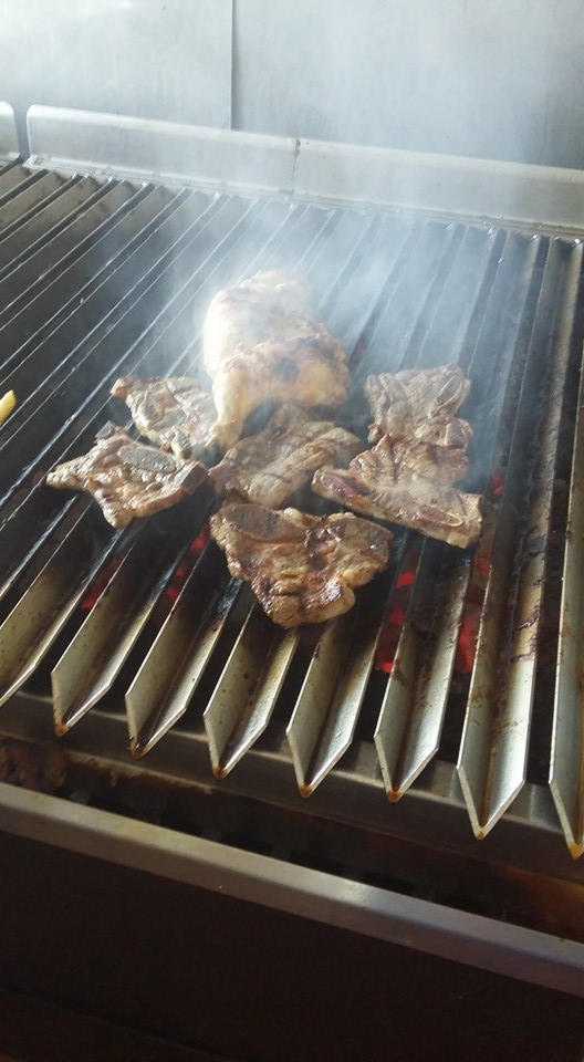 Carnes a la brasa — Restaurante Venta Dólar